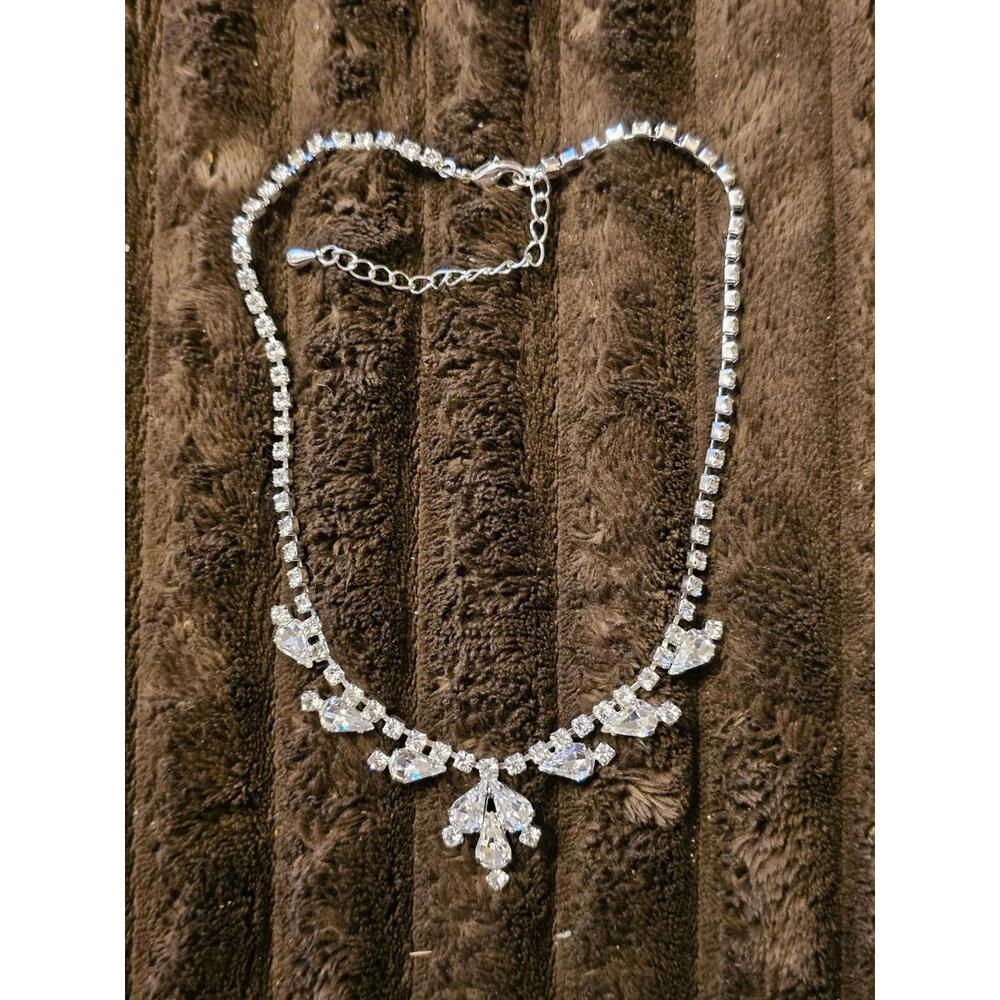 Pretty Rhinestone Necklace